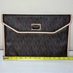 Michael Kohr’s Brown Pattern Laptop Case